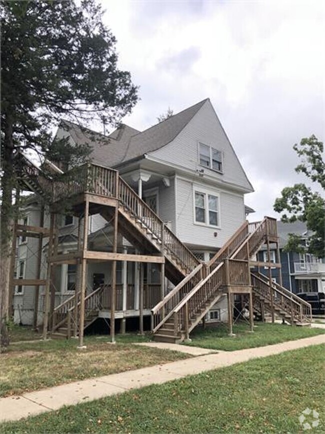 Building Photo - 702 W Green St Unit 3 Rental