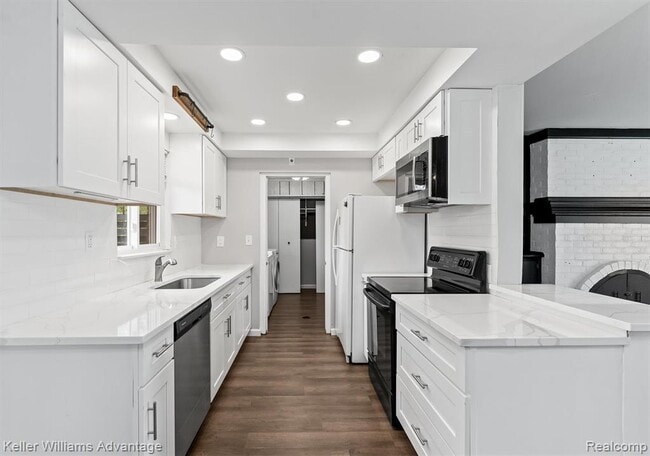 Photo - 2479 Ivanhoe Dr