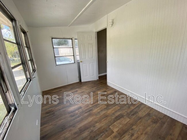 Photo - 4900 Tice St Unidad #5