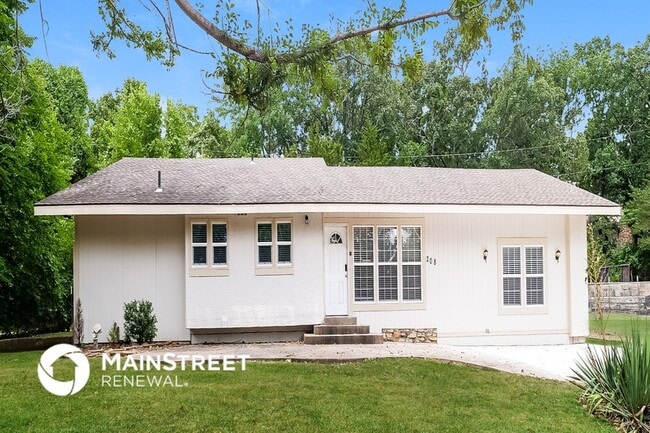 Building Photo - 208 E 165th St