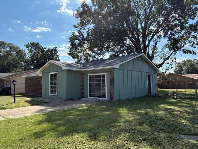 Photo - Awesome home with lots of space and storage!