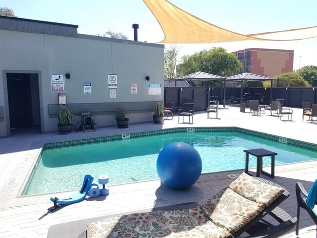 Building Photo - 935 La Posada Dr Unit 232