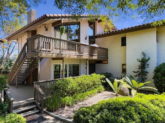 Spacious 2B/2.5BA Townhome w/ Stunning Vie... - Spacious 2B/2.5BA Townhome w/ Stunning Vie...