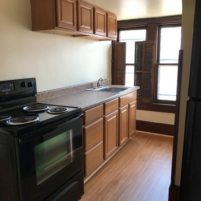 Cocina - Unidad 2 - 195 S Highland St Unidad 2