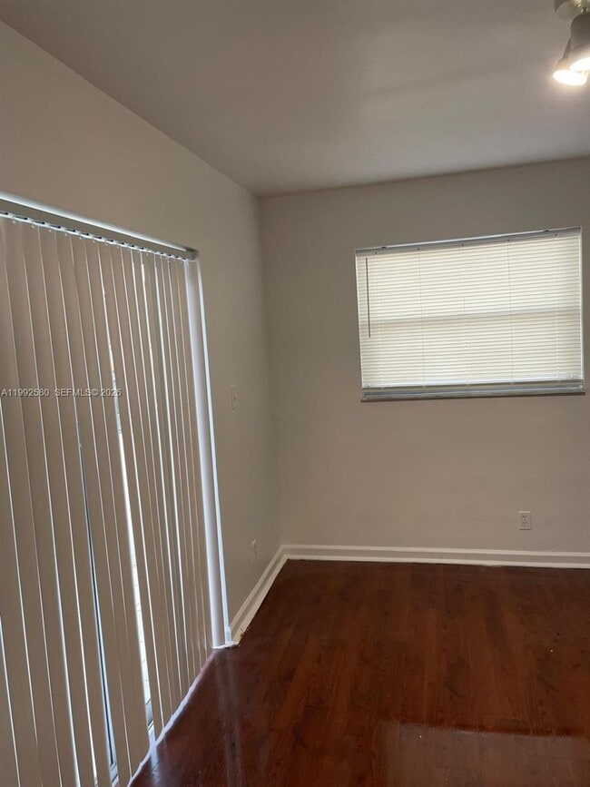 Photo - 222 SW 1st St Unidad H-5