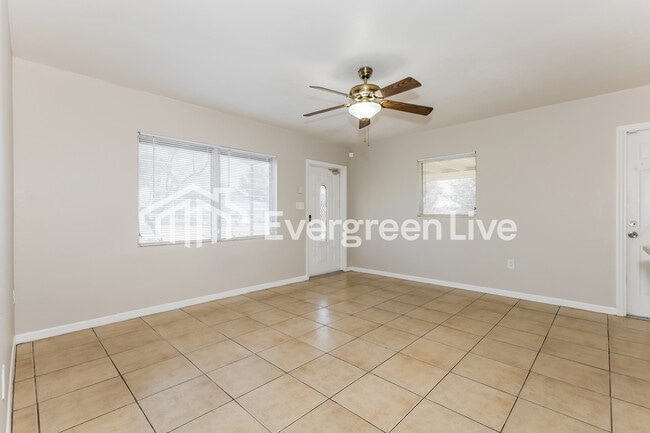 Photo - 139 Harrison St