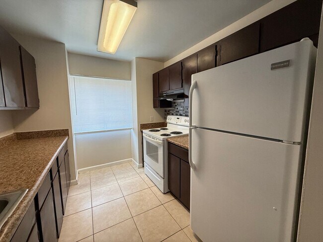 Photo - Spacious 2 bedroom/1 Bathroom End Unit Upstairs Condo.