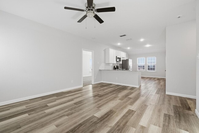 Photo - 2050 Lillius St