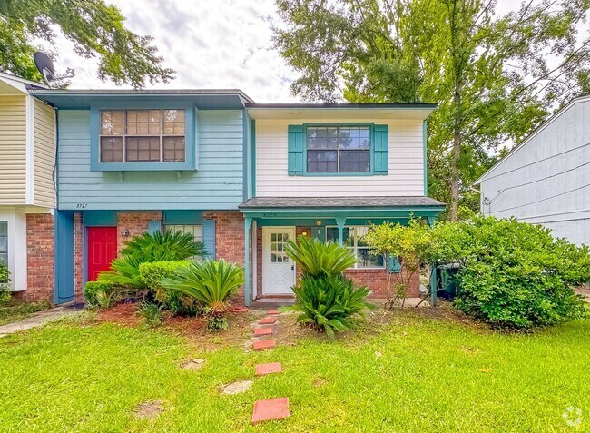 Building Photo - NEWLY RENOVATED SE 2/1.5 with New Kitchen ... Rental