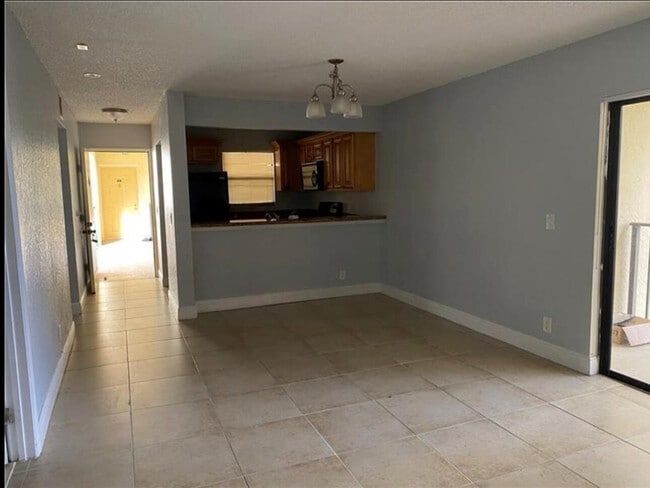 Photo - 1455 Lake Crystal Dr Unit H