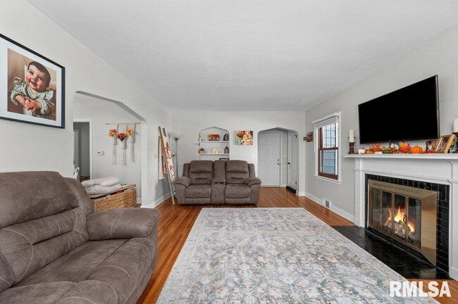 Photo - 2133 Warren St