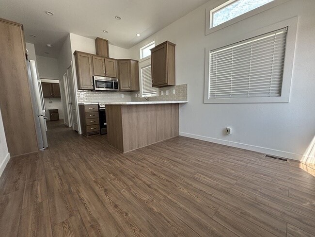 Photo - 303 N Lindsay Rd