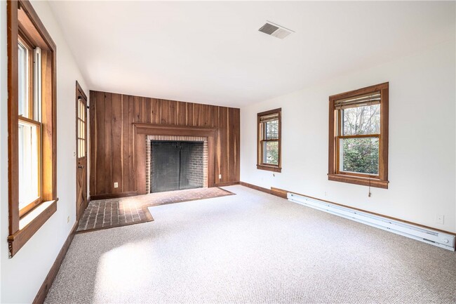 Photo - 1253 Fairport Rd