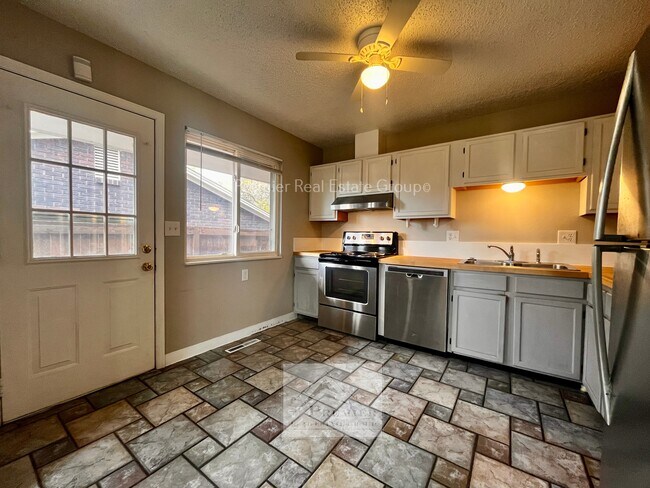 Photo - 2024 N Chestnut St