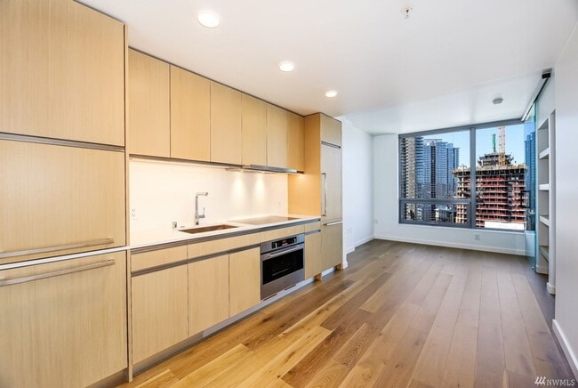 Building Photo - Spacious NW-Facing 1 Bed + Den, 1 Bath Luxury High-Rise Condo in Seattle's Denny Triangle – Nexus