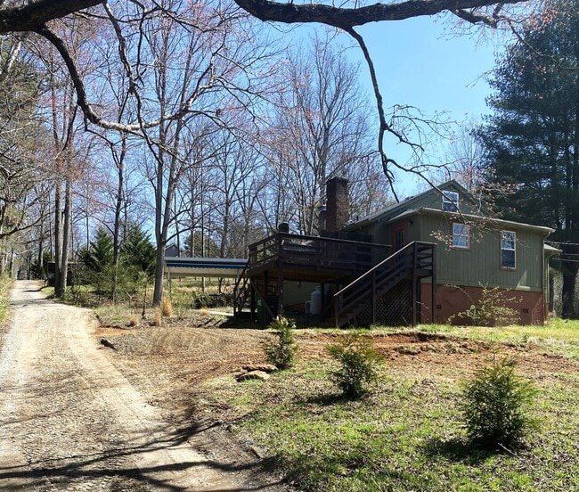 Building Photo - East AVL - Studio Apartment with Large Deck