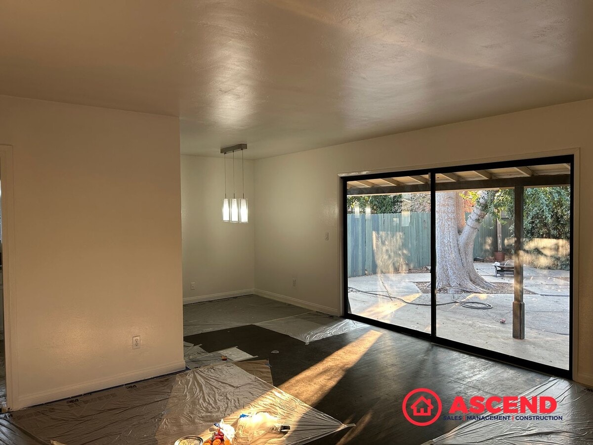 Photo - Charming 3 bedroom Home Off Ming and Hughe...