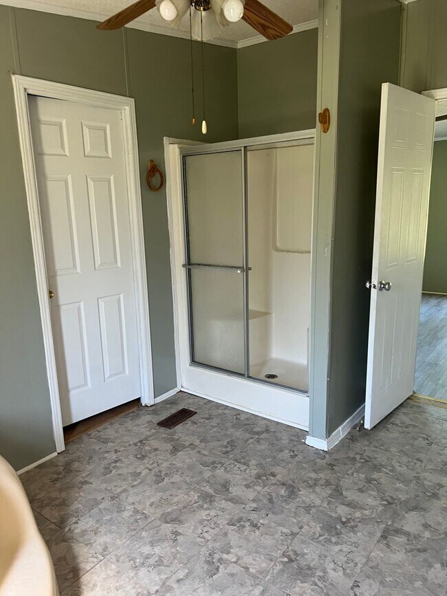 12018 County Line Rd