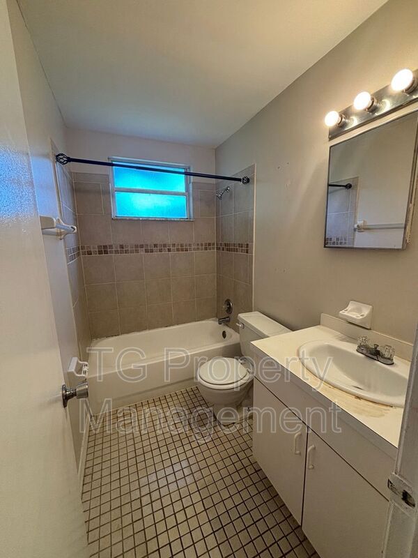 Photo - 325 5th Ave S