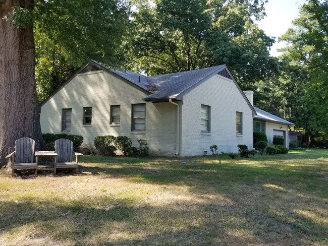 Lovely 3 BR brick ranch in Hidenwood - Lovely 3 BR brick ranch in Hidenwood House