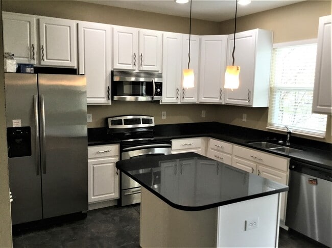 Photo - 447 Hartford Ct