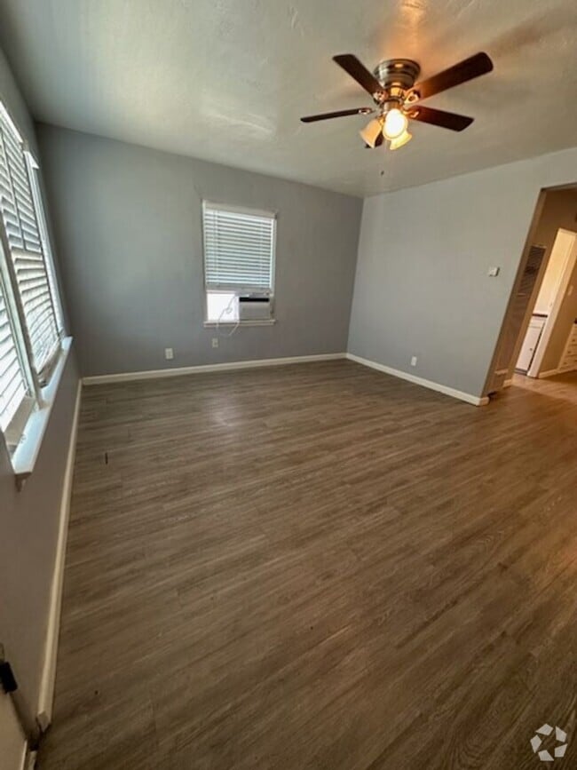 Building Photo - A little vintage with updates Unit 31 Rental