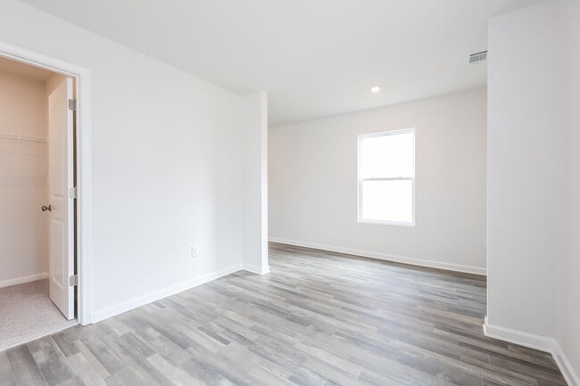 Photo - 132 Evonshire Blvd