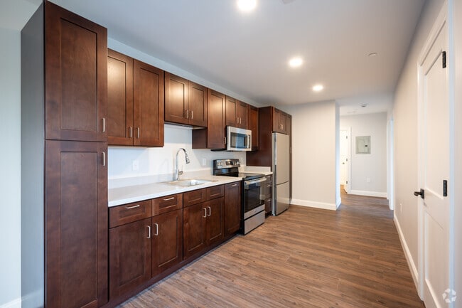 2BR, 1BA - 850SF