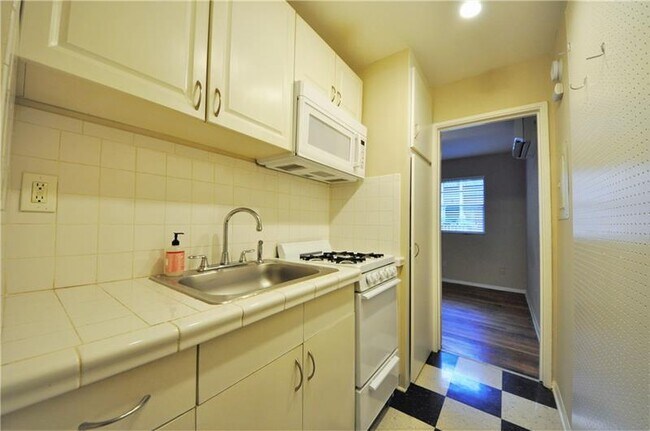 Photo - 711 Argonne Ave NE Unidad 3