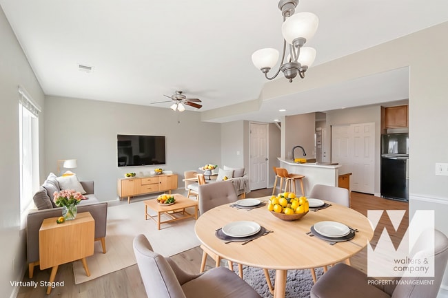 Building Photo - Charming 3 Bedroom 3 Bath Townhouse in Gre...