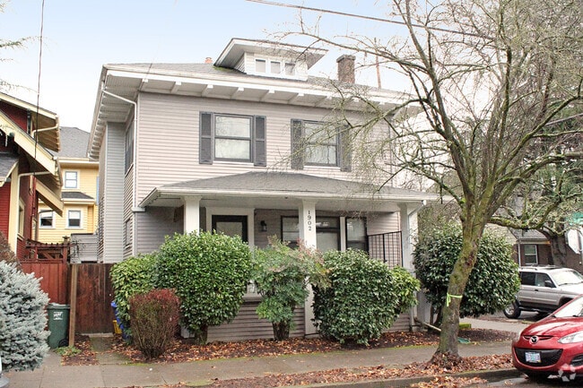 Building Photo - 1902 NE 12th Ave Unit #A Rental