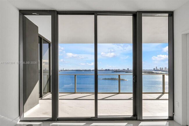 Photo - 700 NE 24th St Unidad 1902