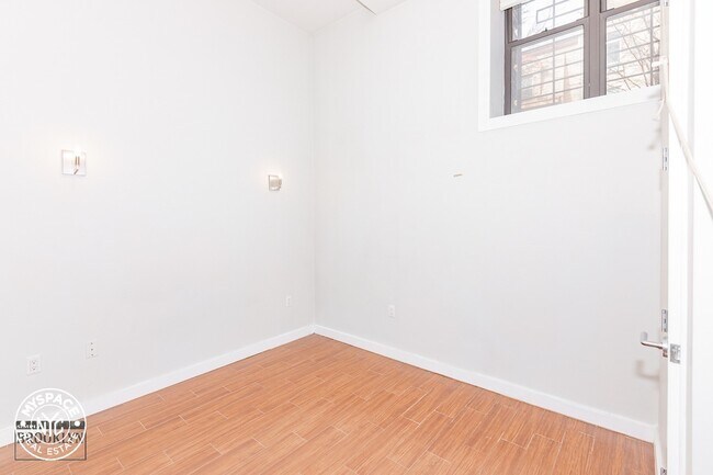 Photo - 125 Eagle St Unit 2A