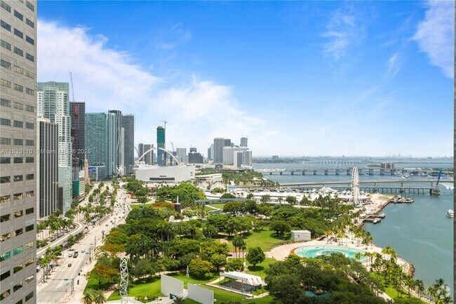 Building Photo - 325 S Biscayne Blvd Unit 2522 Rental