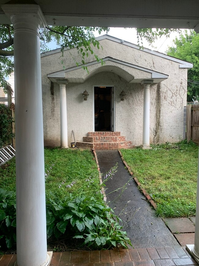 Photo - 1015 DeKalb St Unit 1