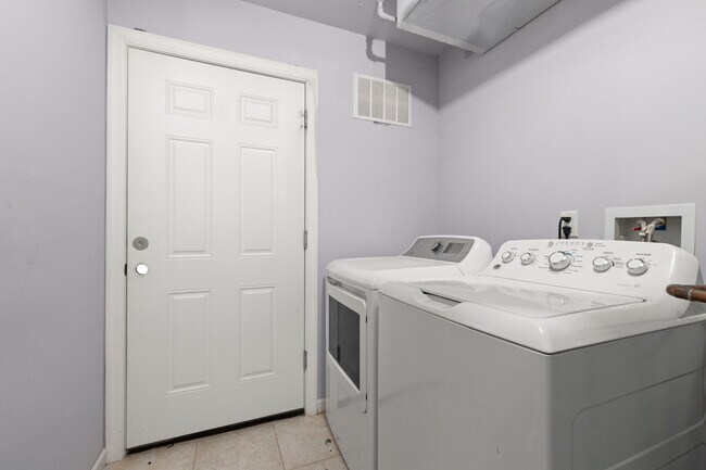 Photo - 47 N 7th St Unidad GD