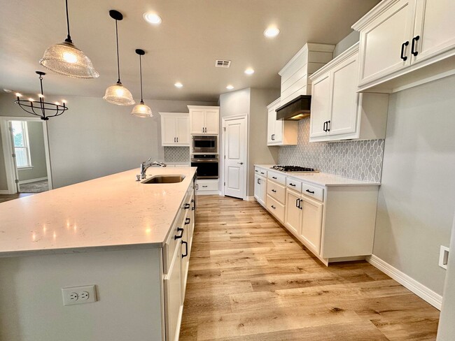 Photo - Spacious 3-Bedroom Home with Large Pool in...