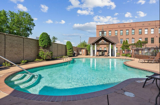 Beautiful pool with BBQ Grills available - 731 Litty Ct Condo Unit 305