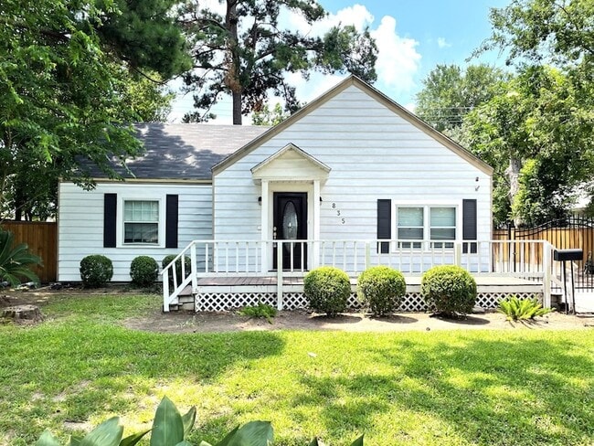 Photo - 835 W 41st St Casa