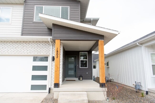 Photo - 1802 Drake Ln