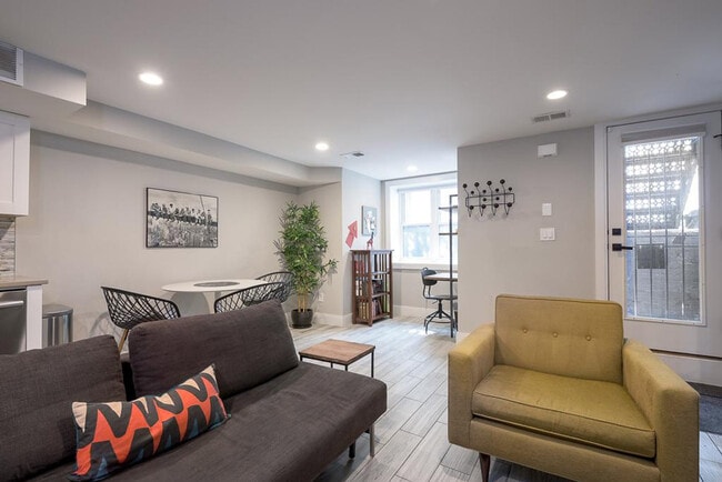 Photo - 1723 Willard St NW Apartamento Unidad ID681P
