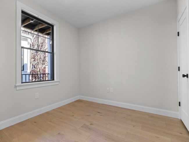 Photo - 48 Woodward St