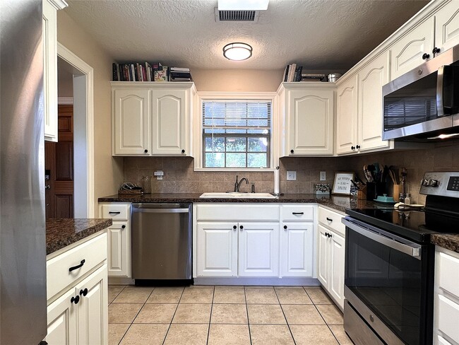 Photo - 2401 Will St