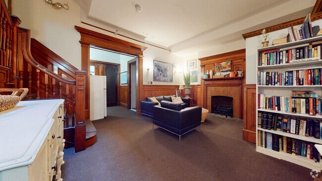 Building Photo - 1029 Beacon St Rental