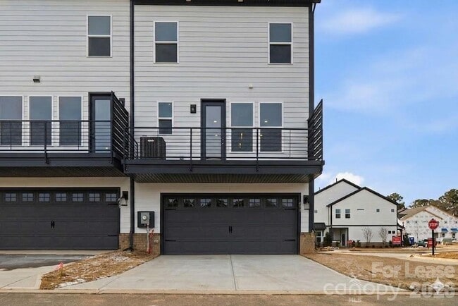 Photo - 411 Silver Star Blvd