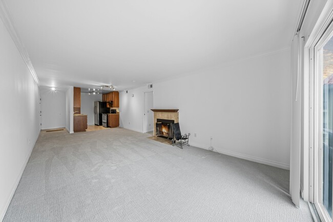 Photo - 1756 Essex St Unidad 310