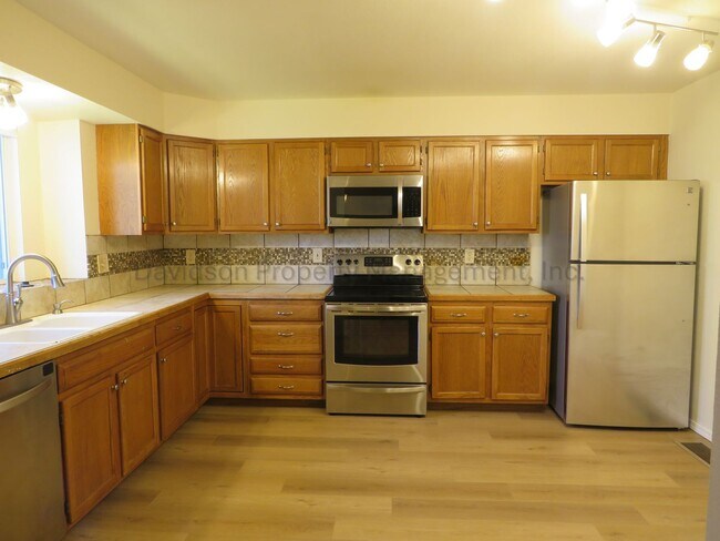 Photo - 3280 Richmond Dr