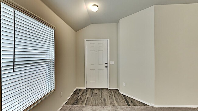 Photo - Very Nice 3 Bedroom 2 Bath Home in Yukon S...