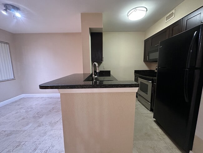Photo - 2811 N Oakland Forest Dr Unit 209