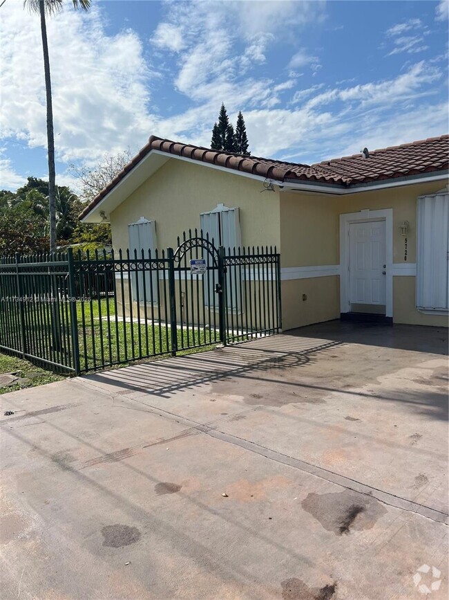 Building Photo - 9740 NW 5th Ave Unit 9720 Rental